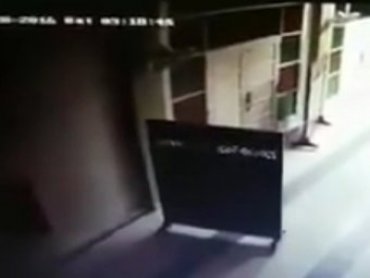 В малайзийской мечети сняли на видео полтергейст