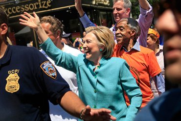 Клинтон приняла участие в гей-параде в Нью-Йорке