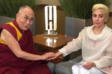 В Китае запретили Леди Гагу из-за ее встречи с Далай-ламой