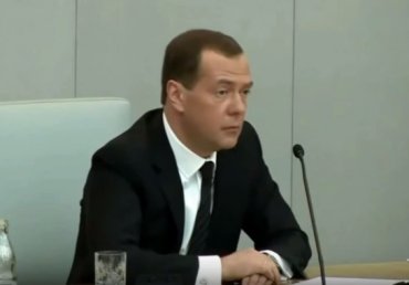 Медведев объяснил, почему в ОАЭ живут богато, а в России бедно