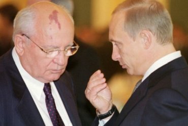 Почему Путин не здоровается с Горбачевым