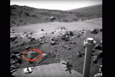 На Марсе найден загадочный предмет, отражающий свет