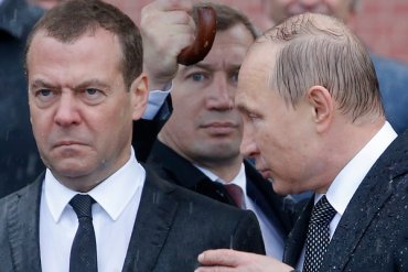 Более половины россиян не одобряет переназначение Медведева