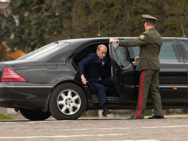 Путину не дали ездить на российском лимузине по Вене