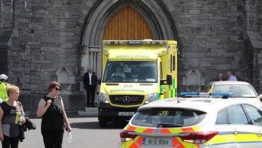 В Ирландии священник на автомобиле въехал в толпу