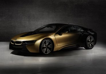 Электро и спорткар BMW покрыли 24-каратным золотом