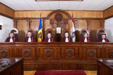 Конституционный суд Молдовы в полном составе ушел в отставку