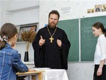 В РПЦ хотят включить в школьный курс литературы Библию, Коран и Тору