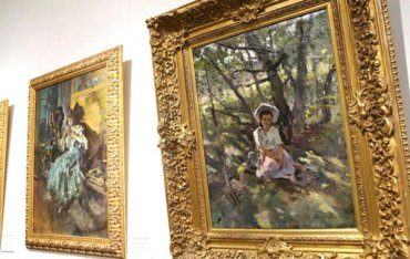 Картины Порошенко останутся в музее