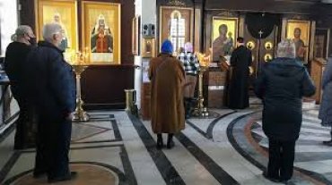 РПЦ вводит в храмах «масочный режим»