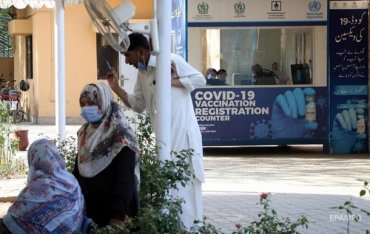 Одной вакцинации недостаточно для борьбы с COVID-19 – ВОЗ