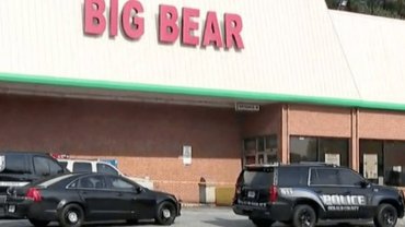 В США в супермаркете покупатель выстрелил в кассира после спора из-за маски