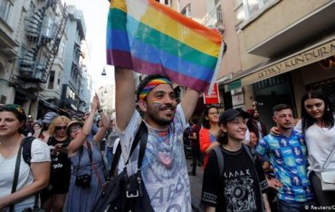 В Стамбуле полиция разогнала гей-парад