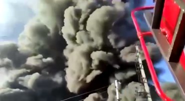 В Москве вспыхнул масштабный пожар: пылает торговый центр. Видео