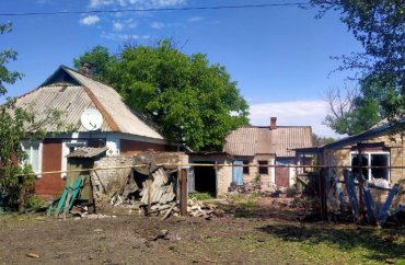 Россия ударила по гражданским объектам на Донбассе авиацией, ракетами и “Ураганами”