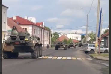 Колонна белорусской военной техники из Гродно добралась до украинской границы