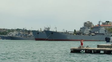 В Черное море вошли пять больших десантных корабля РФ. Фото