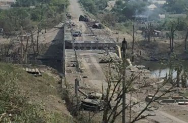 Россияне уничтожили все мосты в Северодонецке