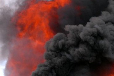 На Днепропетровщине мощно взорвался резервуар с топливом