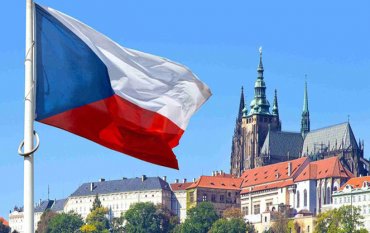 Чехия закрылась от россиян: визы и виды на жительство не будут выдавать еще год