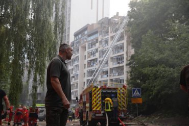 Ракетный удар по многоэтажке в Киеве: спасатели нашли шестого пострадавшего