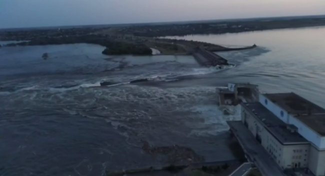 Россияне подорвали Каховскую ГЭС