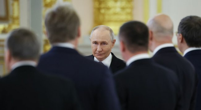Росіяни дедалі більше втомлюються від війни, а кремлівська пропаганда втрачає вплив — The Atlantic