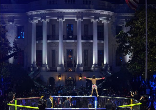 &laquo;Найсюрреалістичніше, що я бачив&raquo;: У Білому домі провели турнір UFC на честь 80-річчя Трампа