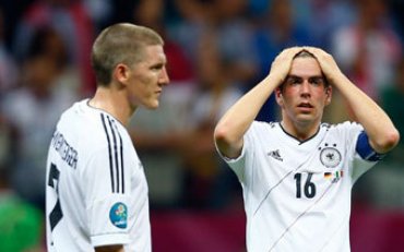 Сборная Германии проиграла в полуфинале Евро-2012, потому что не пела гимн