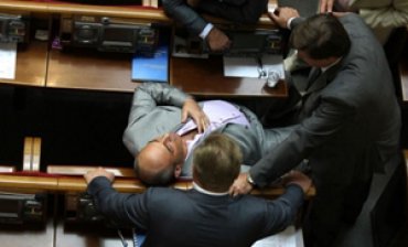 Депутат Верховной Рады во время сессии потерял сознание
