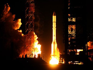 Российская ракета с тремя спутниками взорвалась на взлете над Байконуром
