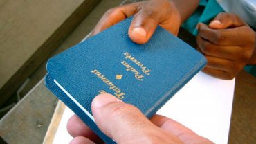 За раздачу Библий ученикам в США можно попасть под суд