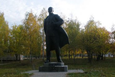 Суд разрешил снести два памятника Ленину в Сумах