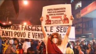 Визит папы Франциска в Бразилию проходит на фоне массовых беспорядков