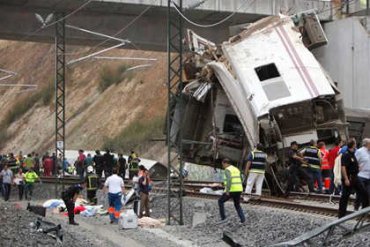 Крушение поезда в Испании – 77 погибших, 140 раненых