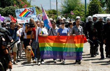 Первый в Черногории гей-парад закончился дракой с футбольными фанатами