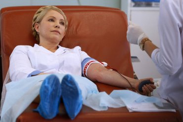 Тимошенко сдала кровь для бойцов АТО