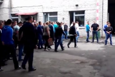 Сотрудники донецкого ГУ МВД приняли присягу на верность ДНР