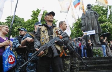 Сепаратисты ввели в Донецке военное положение