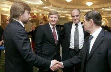 На восстановление Донбасса должны скинуться олигархи, – Яценюк