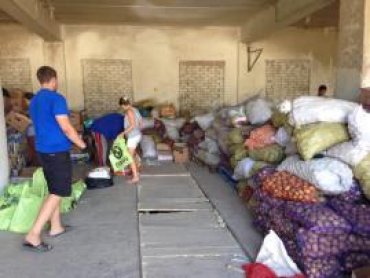Христиане с Западной Украины привезли три фуры продуктов жителям Славянска