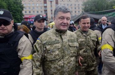 Порошенко попросит мировое сообщество признать ДНР и ЛНР террористическими организациями