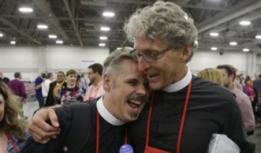 Епископальная церковь стала третьей в США, признающей однополые браки