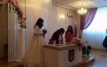 В Киеве поженились транссексуал и лесбиянка