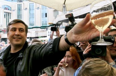Саакашвили требует отмены лицензии на оптовую торговлю вином