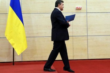 Интерпол приостановил розыск Януковича