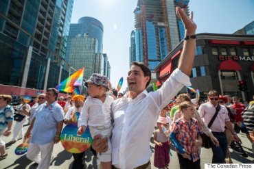 Премьер Канады впервые посетил гей-парад