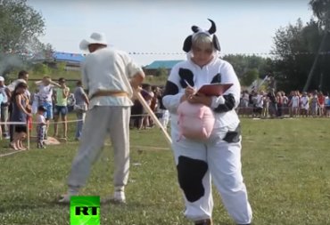 На российских региональных соревнованиях по метанию коровьих лепешек установлен рекорд