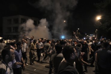 В Ереване полиция разогнала демонстрантов, десятки задержаны