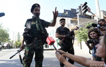 Оппозиционеры, захватившие здание полиции в Ереване, ведут переговоры о сдаче